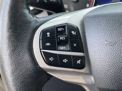 Certified 2022 Ford Explorer XLT w/ Equipment Group 202A image 10
