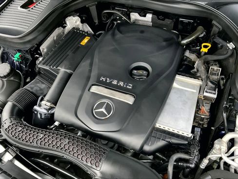 Used 2019 Mercedes-Benz GLC 350e 4MATIC w/ Premium Package image 32