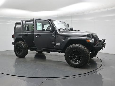 Used 2018 Jeep Wrangler Unlimited Sport image 29