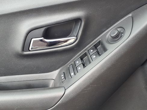 Used 2020 Chevrolet Trax LT FWD image 24