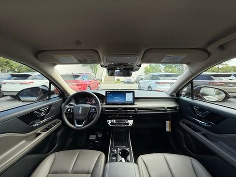 New 2025 Lincoln Corsair FWD w/ Equipment Group 101A image 8