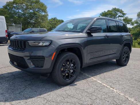 New 2025 Jeep Grand Cherokee Altitude image 6