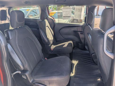 Used 2018 Chrysler Pacifica Touring Plus w/ S Appearance Package FWD image 14