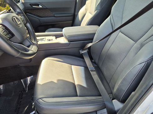 Used 2024 Lexus GX 550 w/ Accessory Package (Z1) AWD/4WD image 16