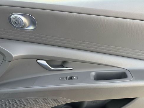 Used 2024 Hyundai Elantra SE image 21