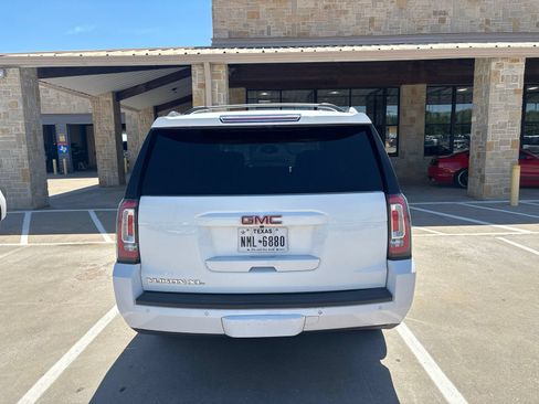 Used 2019 GMC Yukon XL SLT w/ Open Road Package AWD/4WD image 5