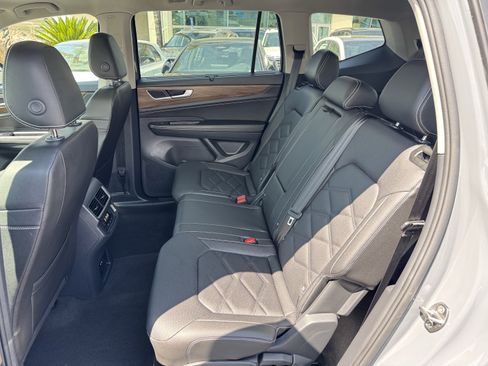 Used 2026 Volkswagen Atlas SE FWD image 32