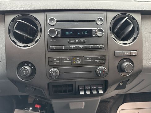 Used 2015 Ford F250 XL w/ Power Equipment Group AWD/4WD image 19