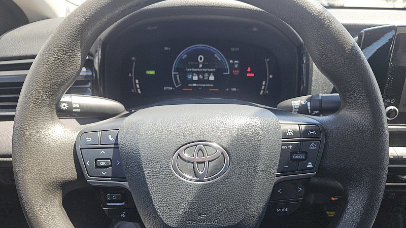 Used 2025 Toyota Camry LE AWD/4WD image 16