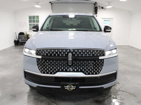 New 2027 Lincoln Navigator Premiere RWD image 2