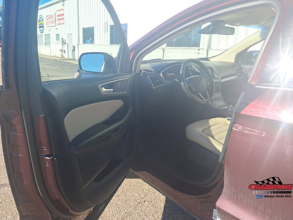 Used 2020 Ford Edge SEL w/ Cold Weather Package AWD/4WD image 16