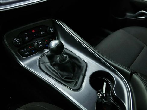 Used 2016 Dodge Challenger R/T image 42