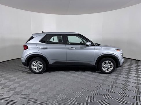 Used 2021 Hyundai Venue SE image 11