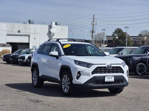 Used 2020 Toyota RAV4 XLE Premium image 2