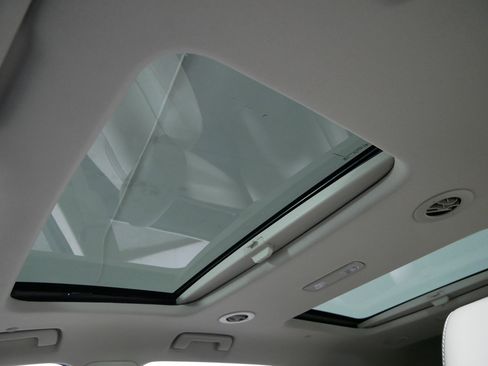 Used 2020 Buick Enclave Premium w/ Sun and Sites Package image 31