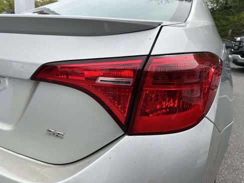 Used 2017 Toyota Corolla SE w/ Carpet Mat Package (TMS) FWD image 6