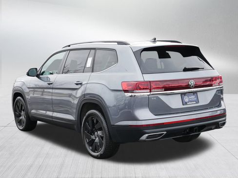 Certified 2025 Volkswagen Atlas SE w/ Panoramic Sunroof Package image 5