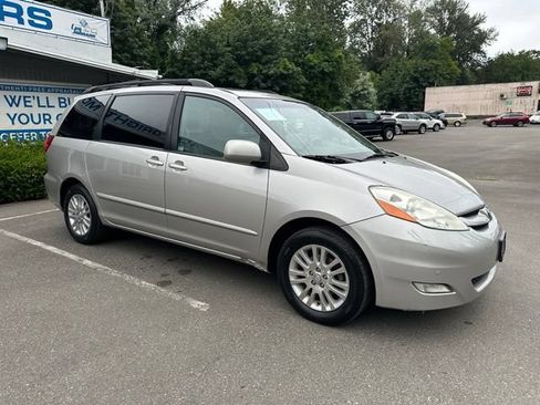 Used 2010 Toyota Sienna XLE FWD image 3
