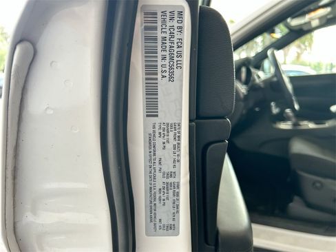 Used 2021 Jeep Grand Cherokee Laredo image 44