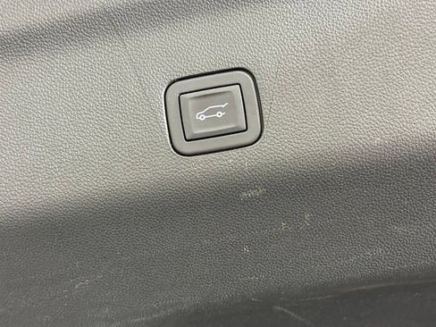 Certified 2025 Chevrolet Suburban Premier AWD/4WD image 29