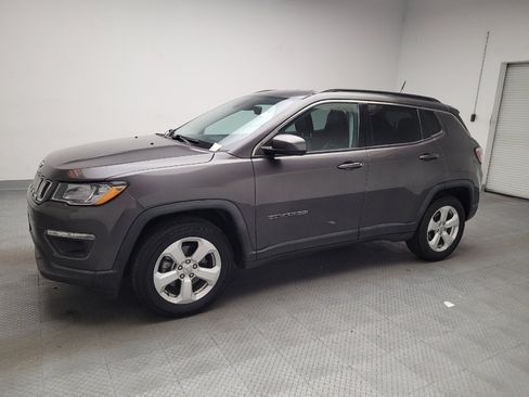 Used 2018 Jeep Compass Latitude FWD image 2
