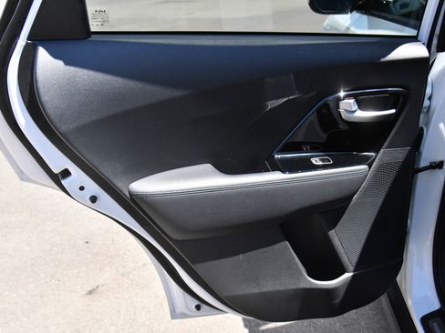 Used 2022 Kia Niro EX Premium FWD image 36