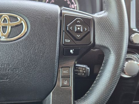 Used 2022 Toyota 4Runner TRD Off-Road AWD/4WD image 25