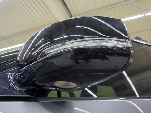 Used 2020 Land Rover Discovery Landmark AWD/4WD image 11