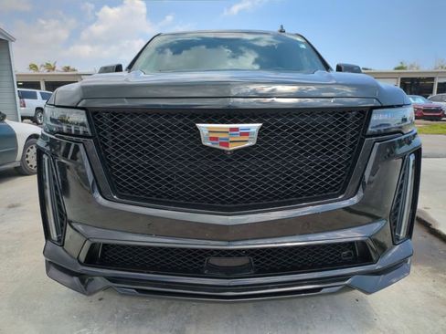 Used 2023 Cadillac Escalade V w/ LPO, ONYX Package AWD/4WD image 2