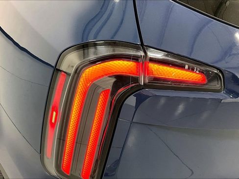 Used 2024 Kia Telluride EX w/ EX Captain's Chair Package image 39