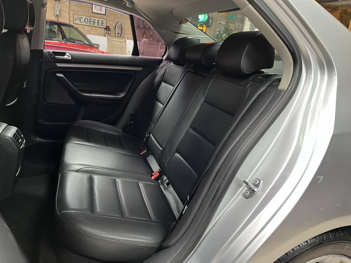 Used 2010 Volkswagen Jetta Limited Edition FWD image 19