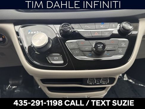 Used 2023 Chrysler Pacifica Touring-L image 12