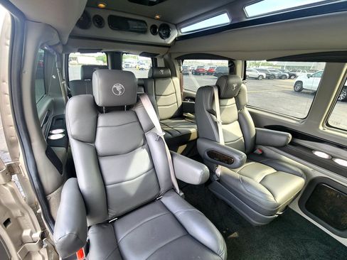Used 2020 Chevrolet Express 2500 w/ Enhanced Convenience Package RWD image 9
