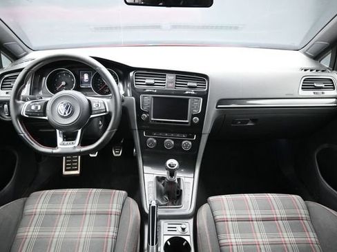 Used 2016 Volkswagen Golf 4-Door FWD image 18