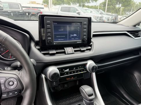 Used 2022 Toyota RAV4 LE FWD image 19