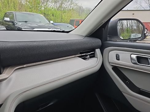 Used 2025 Ford Explorer Active w/ Active Comfort Package image 26