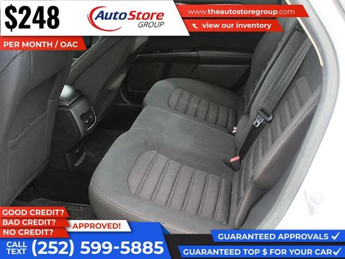 Used 2017 Ford Fusion SE w/ Fusion SE Technology Package FWD image 11