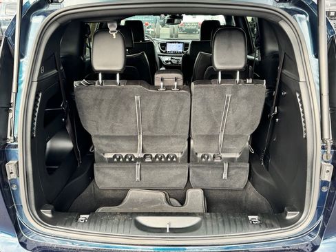 Used 2023 Chrysler Pacifica Limited w/ S Appearance Package AWD/4WD image 16