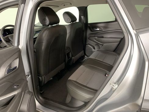 Used 2025 Chevrolet Trax LT image 30