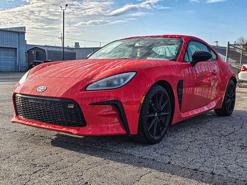 Used 2024 Toyota GR86 Premium image 3