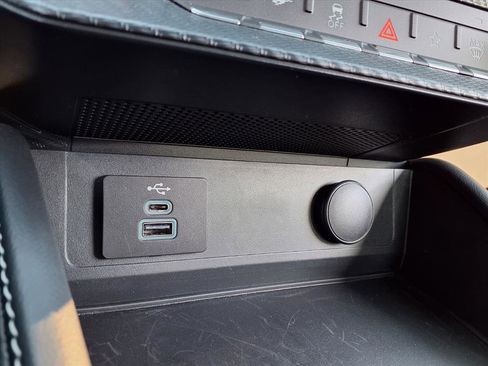 Used 2025 Ford Mustang Premium image 7