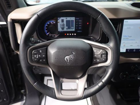 Used 2023 Ford Bronco Wildtrak image 13