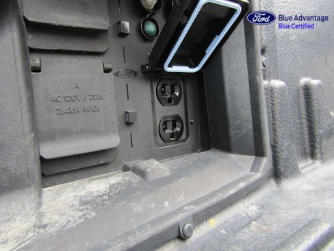 Certified 2022 Ford F150 Platinum w/ Equipment Group 701A High AWD/4WD image 9