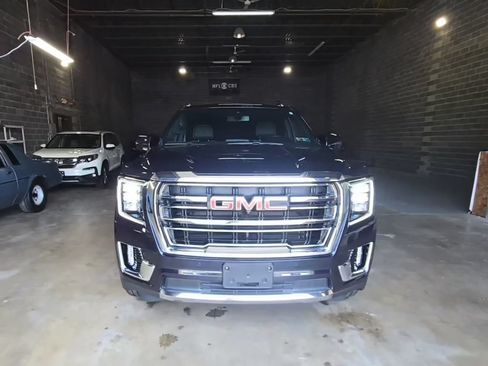 Used 2022 GMC Yukon XL SLT w/ SLT Premium Package AWD/4WD image 2