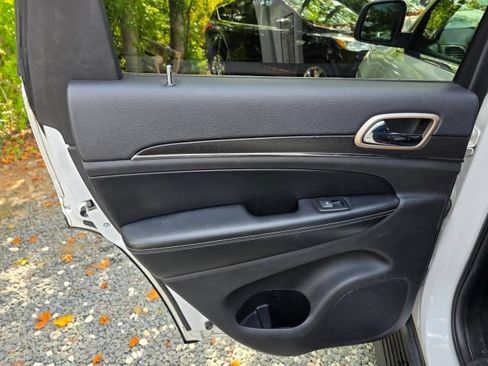 Used 2017 Jeep Grand Cherokee Limited RWD image 18