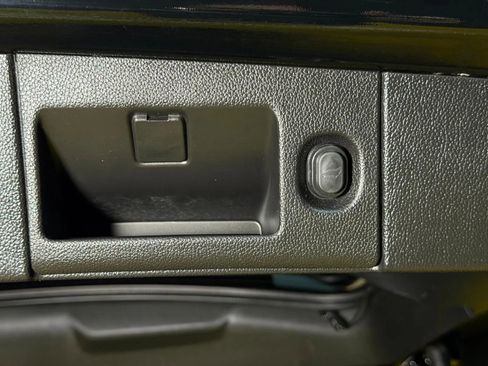 Used 2020 Chevrolet Suburban LT w/ Luxury Package AWD/4WD image 13