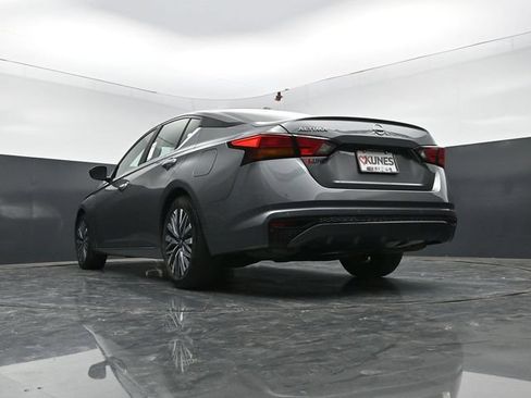 Used 2025 Nissan Altima 2.5 SV FWD image 62