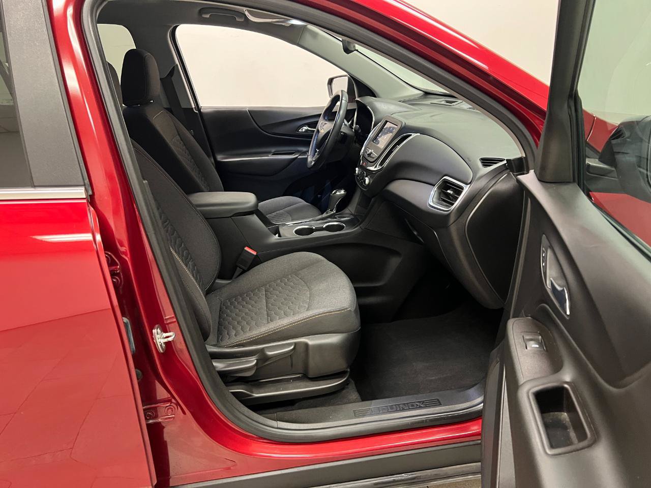 Used 2021 Chevrolet Equinox LT FWD image 27