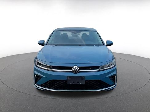 Used 2025 Volkswagen Jetta SE image 4