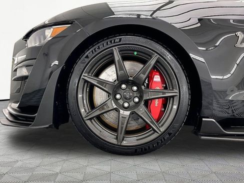 Used 2022 Ford Mustang Shelby GT500 w/ Carbon Fiber Track Pack RWD image 9